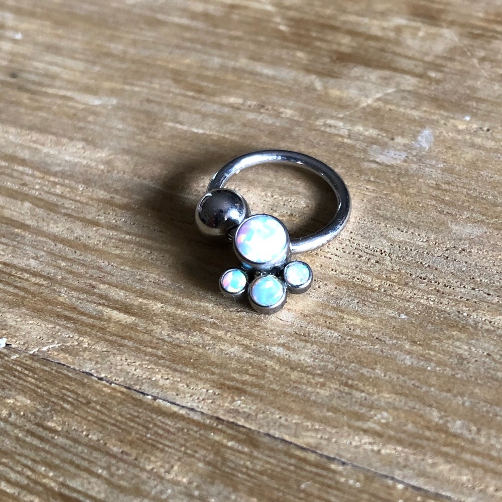 Anatometal White Opal CBR Cluster